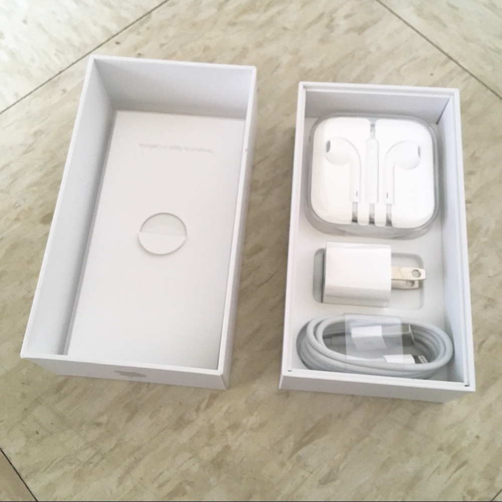 Apple IPhone SE box & accessories only never used